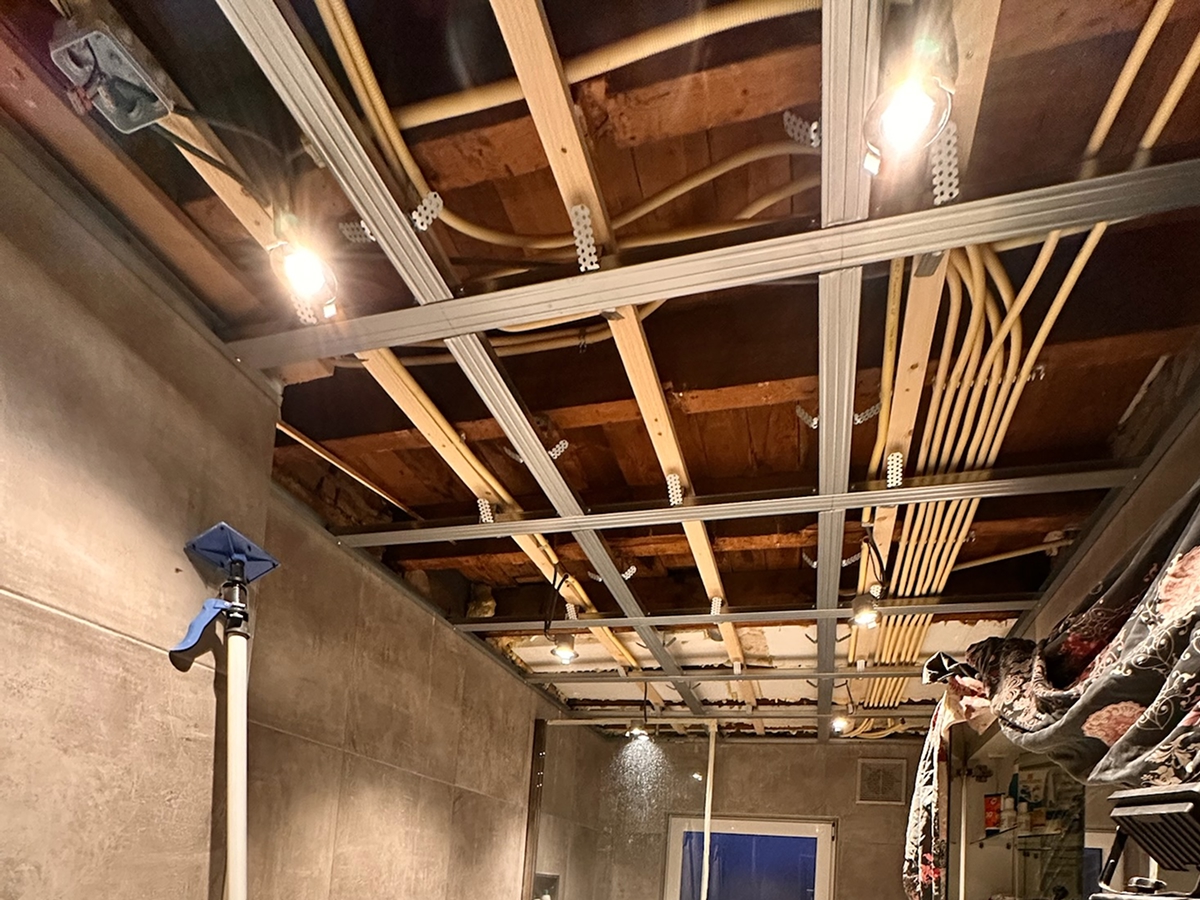 Bathroom Ceiling — Metal Frame